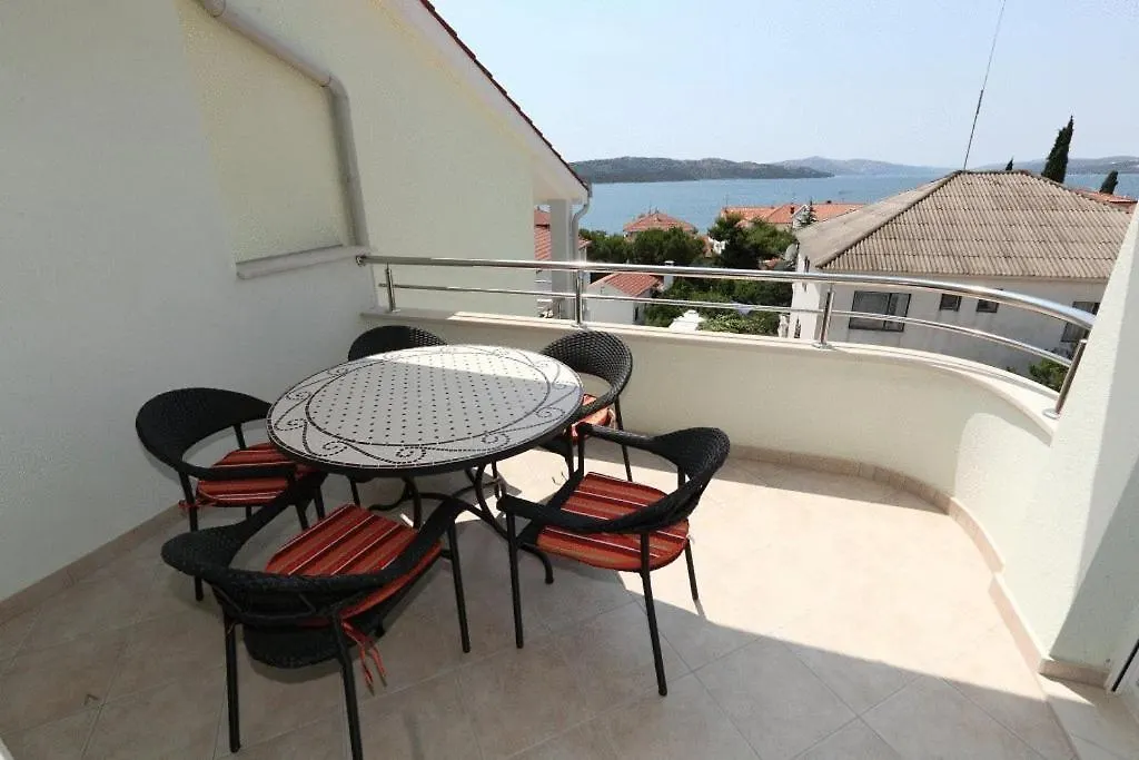Apartments Paradise トロギール