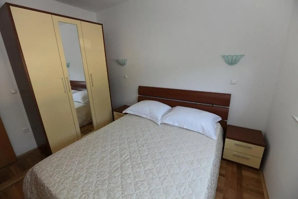 Apartments Paradise Trogir 0*,