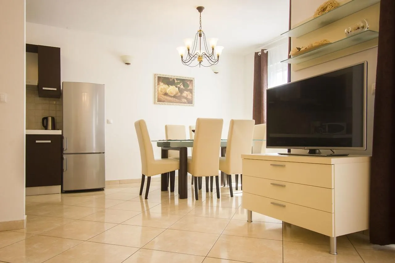 Apartments Paradise Trogir 0*,