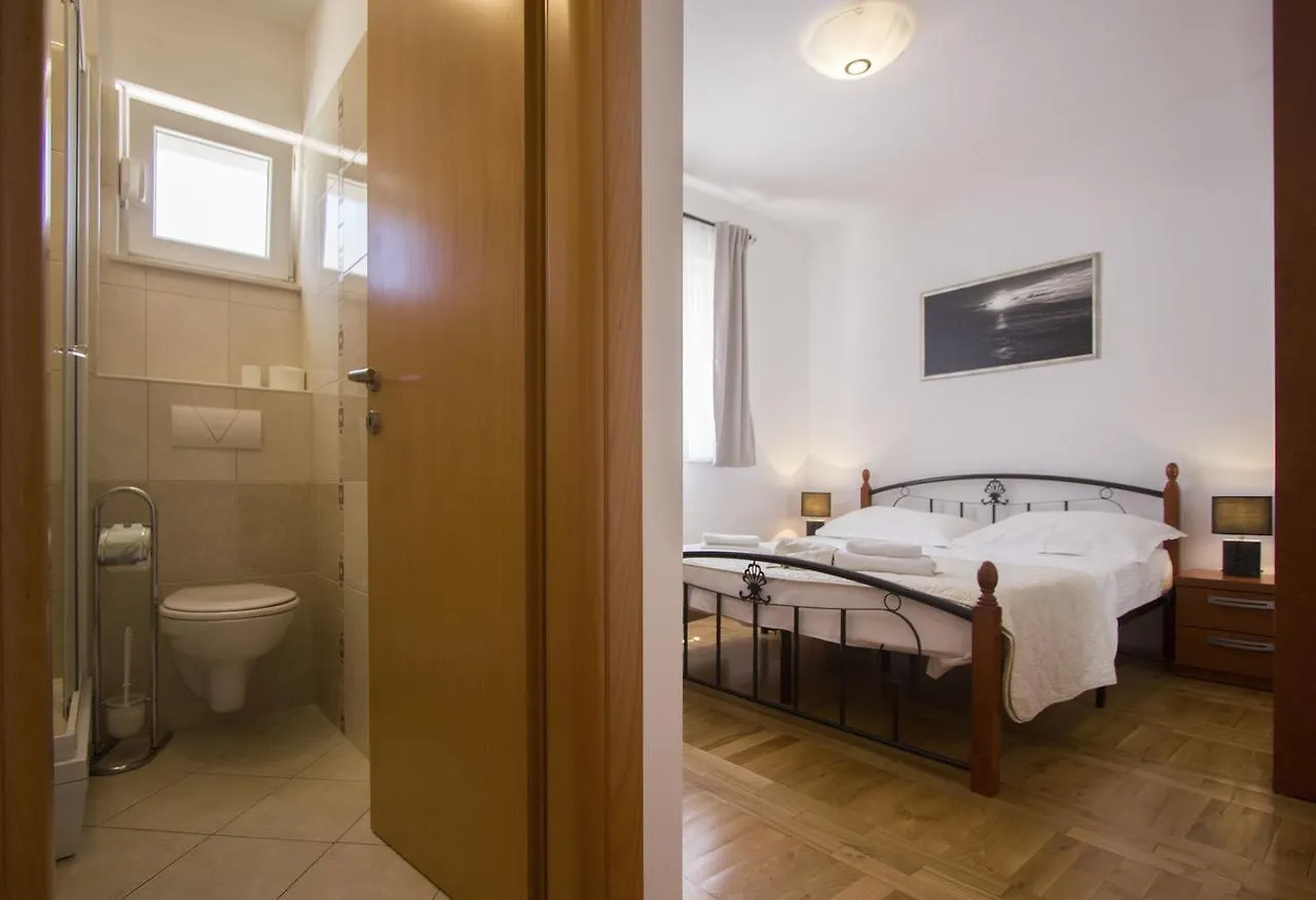 Apartments Paradise Trogir 0*,